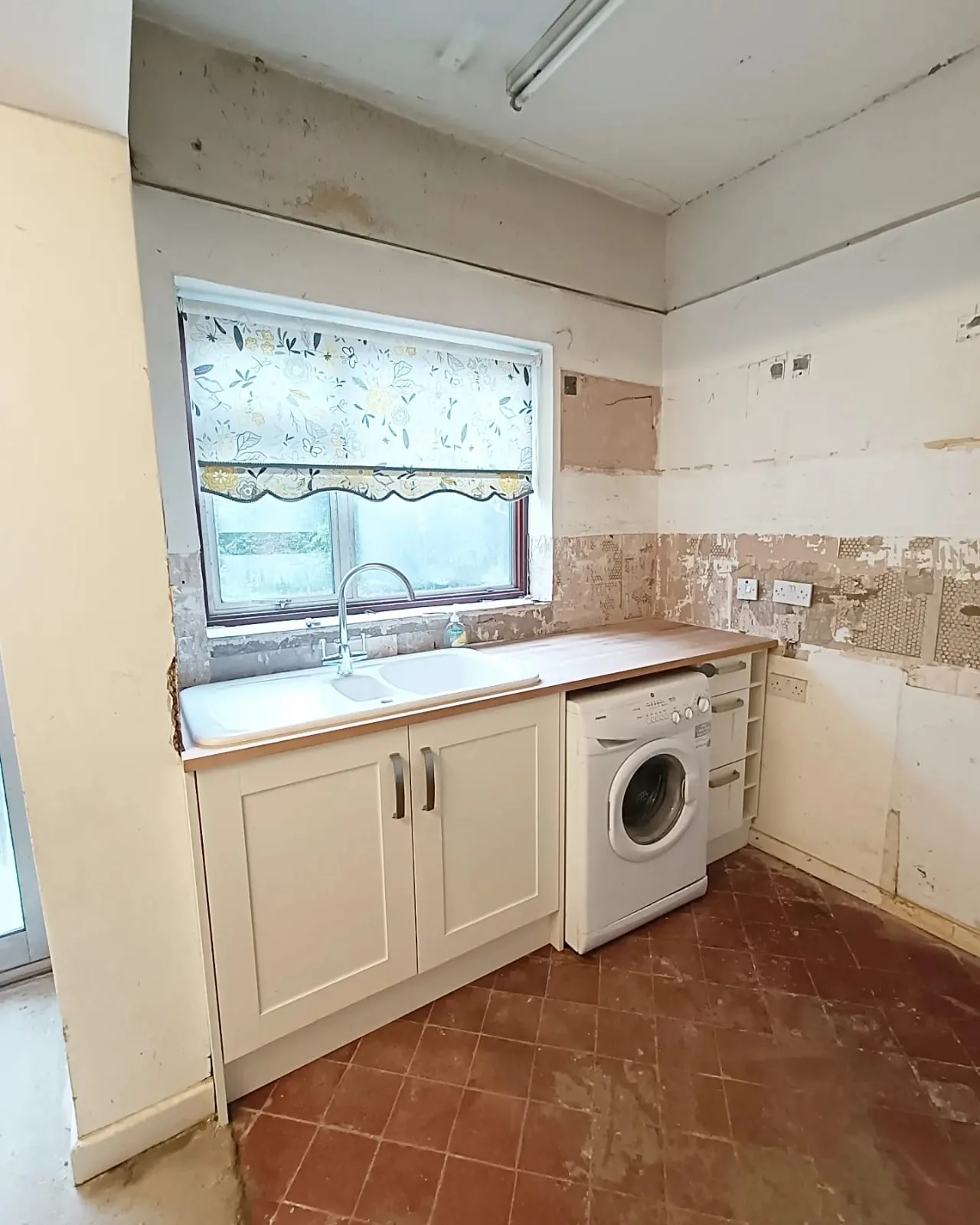 Sink run and washing machine space under the window