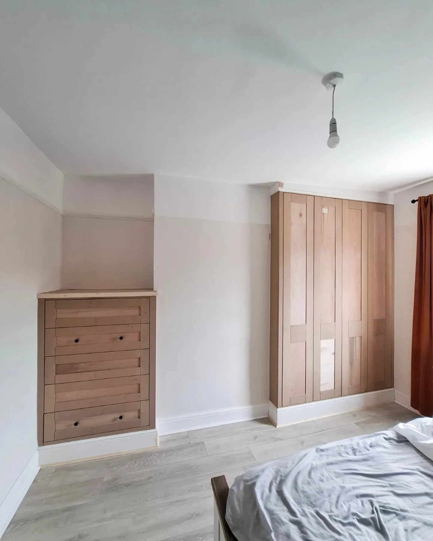 Shaker wardrobe and chest of drawers in the alcoves